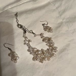 Fresh water pearls bracelet w/earrings